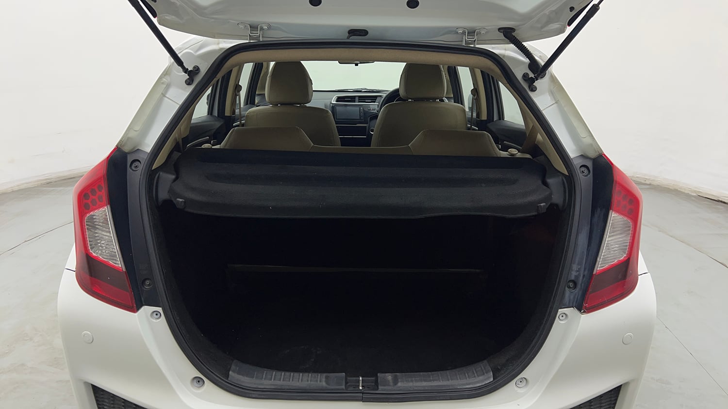 Used 2019 Honda Jazz VX CVT Petrol Petrol Automatic interior DICKY INSIDE VIEW