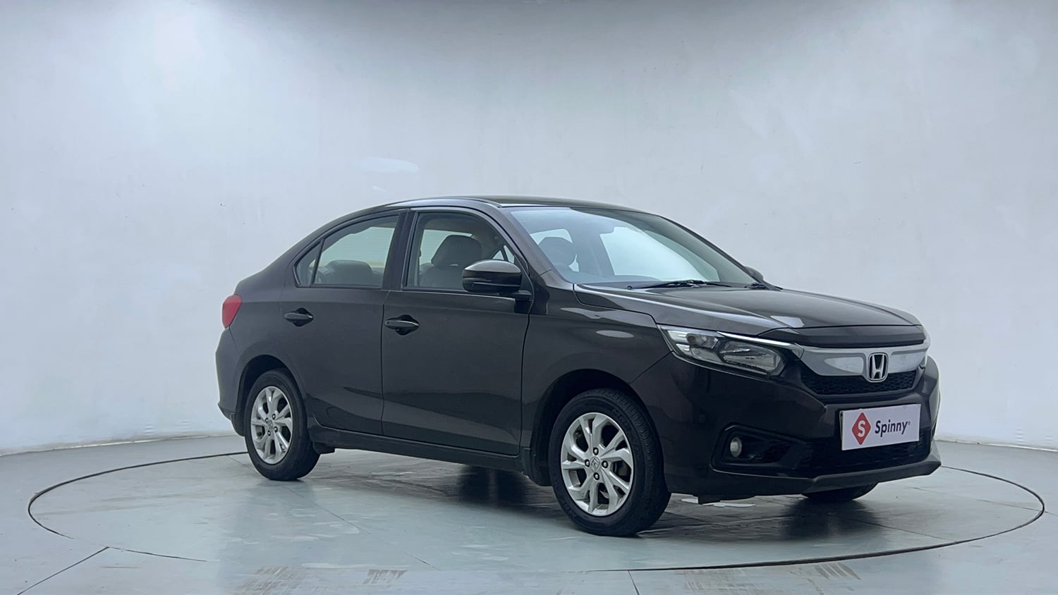 Used 2020 Honda Amaze 1.2 VX MT Petrol Petrol Manual exterior RIGHT FRONT CORNER VIEW