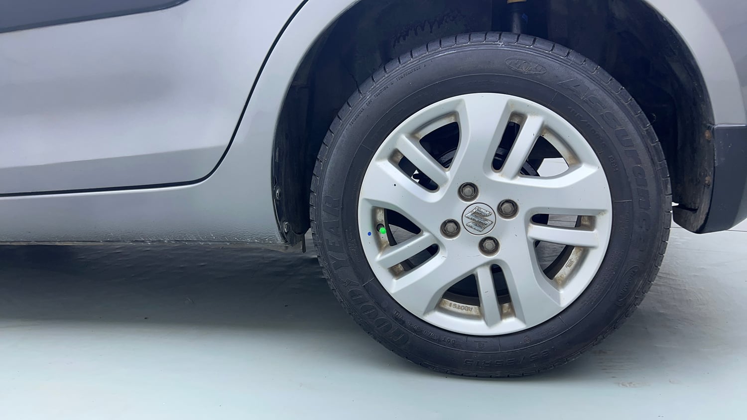 Used 2015 Maruti Suzuki Swift Dzire ZXI Petrol Manual tyres LEFT REAR TYRE RIM VIEW
