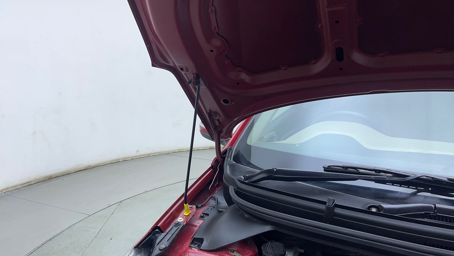 Used 2019 Hyundai Elite i20 Asta 1.2 (O) Petrol Manual engine ENGINE RIGHT SIDE HINGE & APRON VIEW