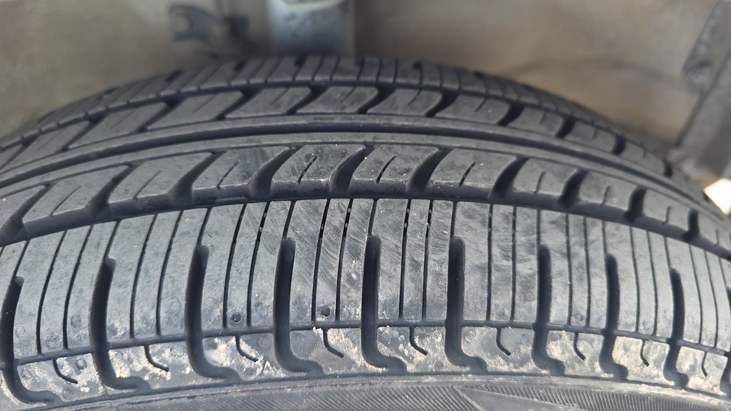 Used 2017 Maruti Suzuki Wagon R VXI Petrol Manual tyres RIGHT FRONT TYRE TREAD VIEW