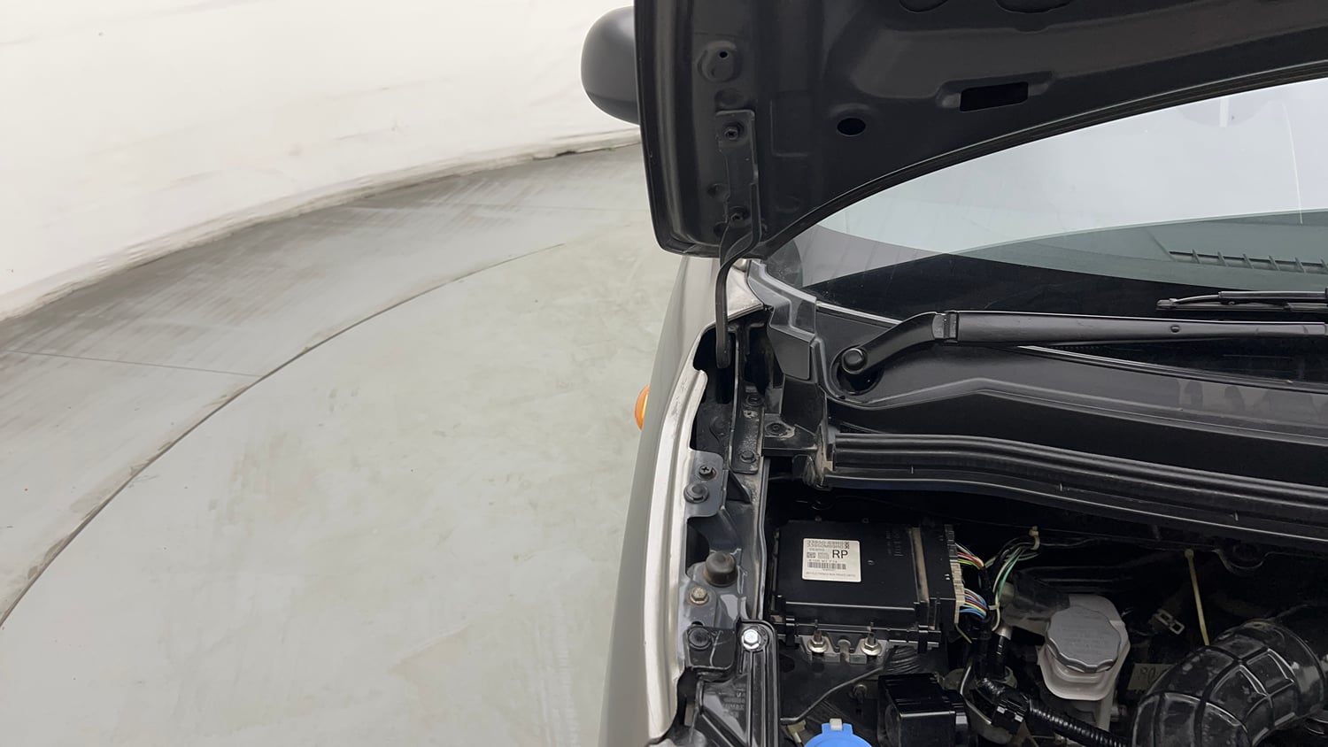Used 2020 Maruti Suzuki Wagon R LXi (O) 1.0 CNG Cng Manual engine ENGINE RIGHT SIDE HINGE & APRON VIEW
