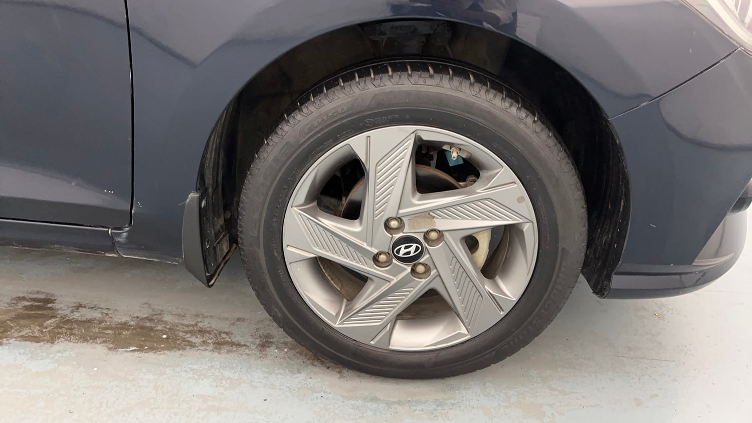 Used 2022 Hyundai Verna SX 1.5 MPi Petrol Manual tyres RIGHT FRONT TYRE RIM VIEW