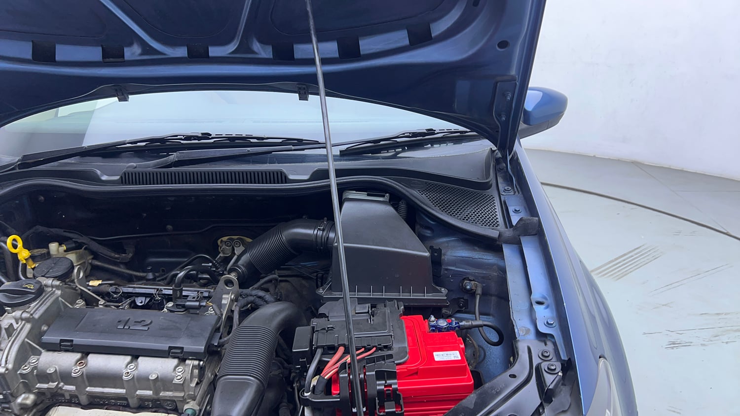 Used 2016 Volkswagen Ameo Comfortline 1.2L (P) Petrol Manual engine ENGINE LEFT SIDE HINGE & APRON VIEW