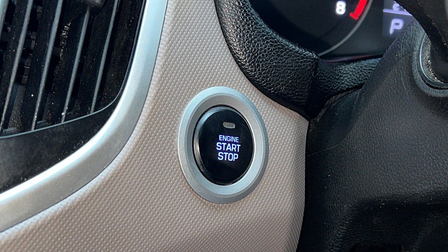 Used 2019 Hyundai Creta SX 1.6 AT Petrol Petrol Automatic top_features Keyless start