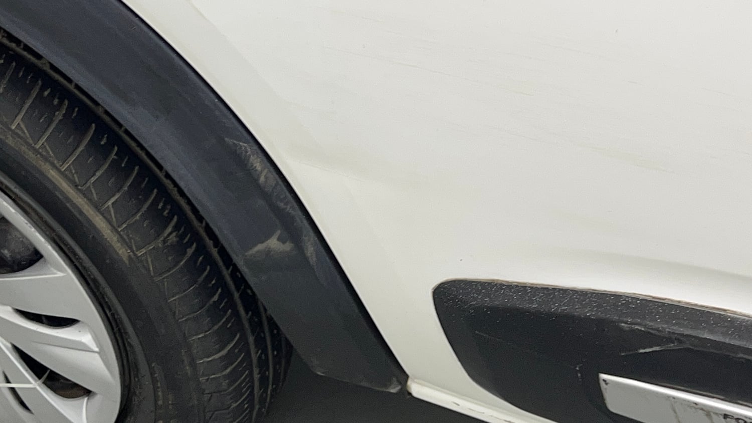 Used 2022 Renault Triber RXE Petrol Manual dents MINOR SCRATCH