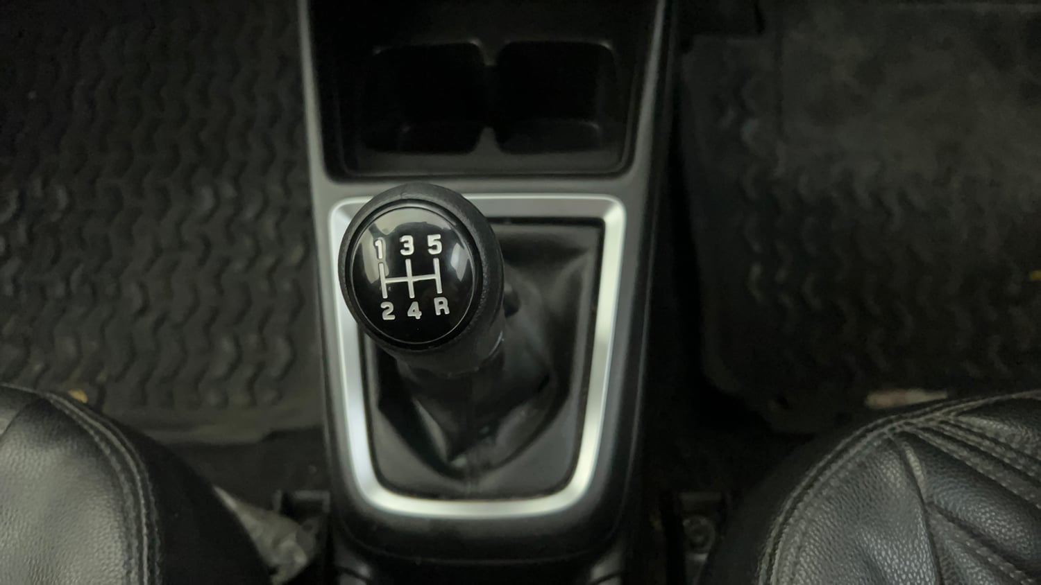 Used 2022 Maruti Suzuki Swift VXi Petrol Manual interior GEAR  KNOB VIEW