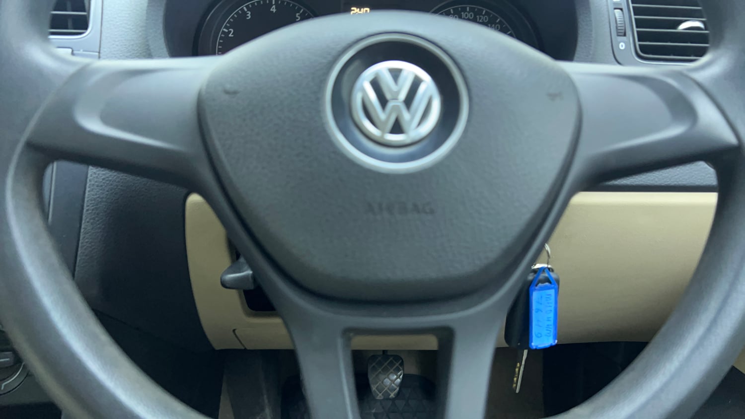 Used 2016 Volkswagen Ameo Comfortline 1.2L (P) Petrol Manual top_features Airbags