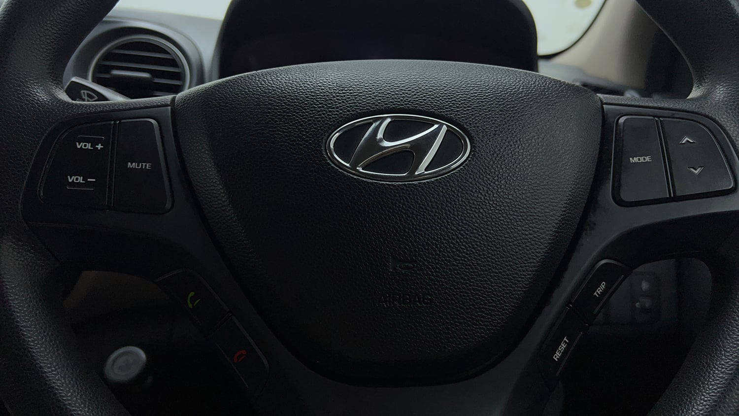 Used 2016 Hyundai Grand i10 Sportz 1.2 Kappa VTVT Petrol Manual top_features Steering mounted controls