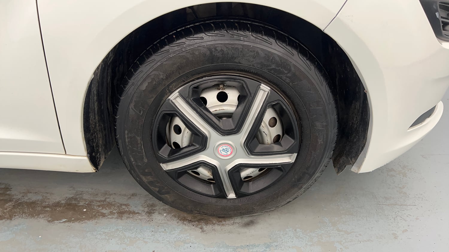 Used 2024 Tata Altroz XE Plus Diesel Diesel Manual tyres RIGHT FRONT TYRE RIM VIEW