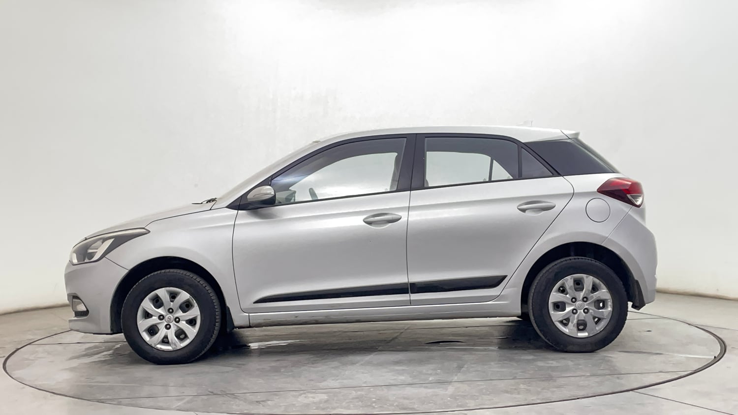 Used 2016 Hyundai Elite i20 Sportz 1.4 CRDI Diesel Manual exterior LEFT SIDE VIEW