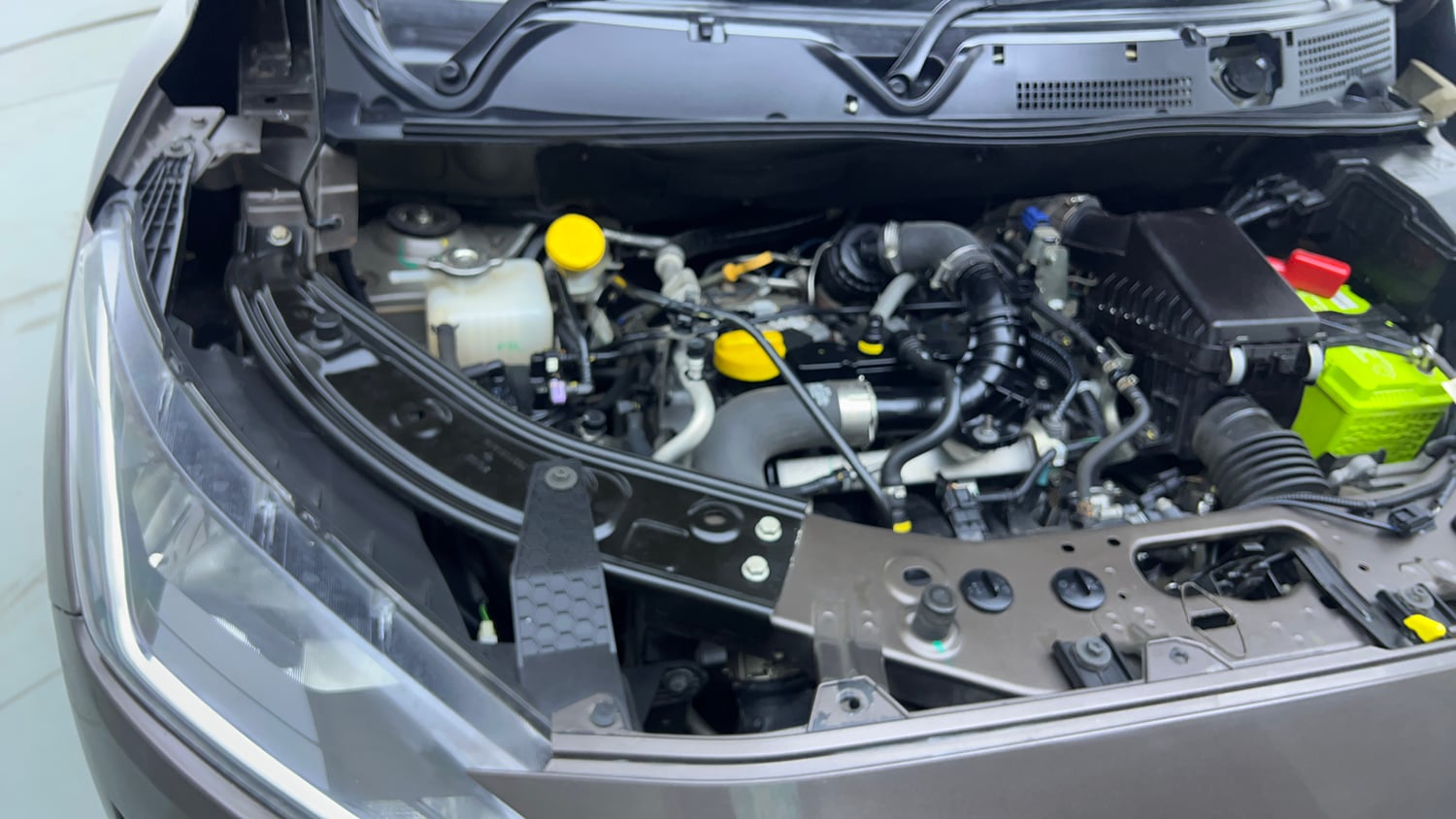 Used 2022 Nissan Magnite XV Turbo CVT Petrol Automatic engine ENGINE RIGHT SIDE VIEW