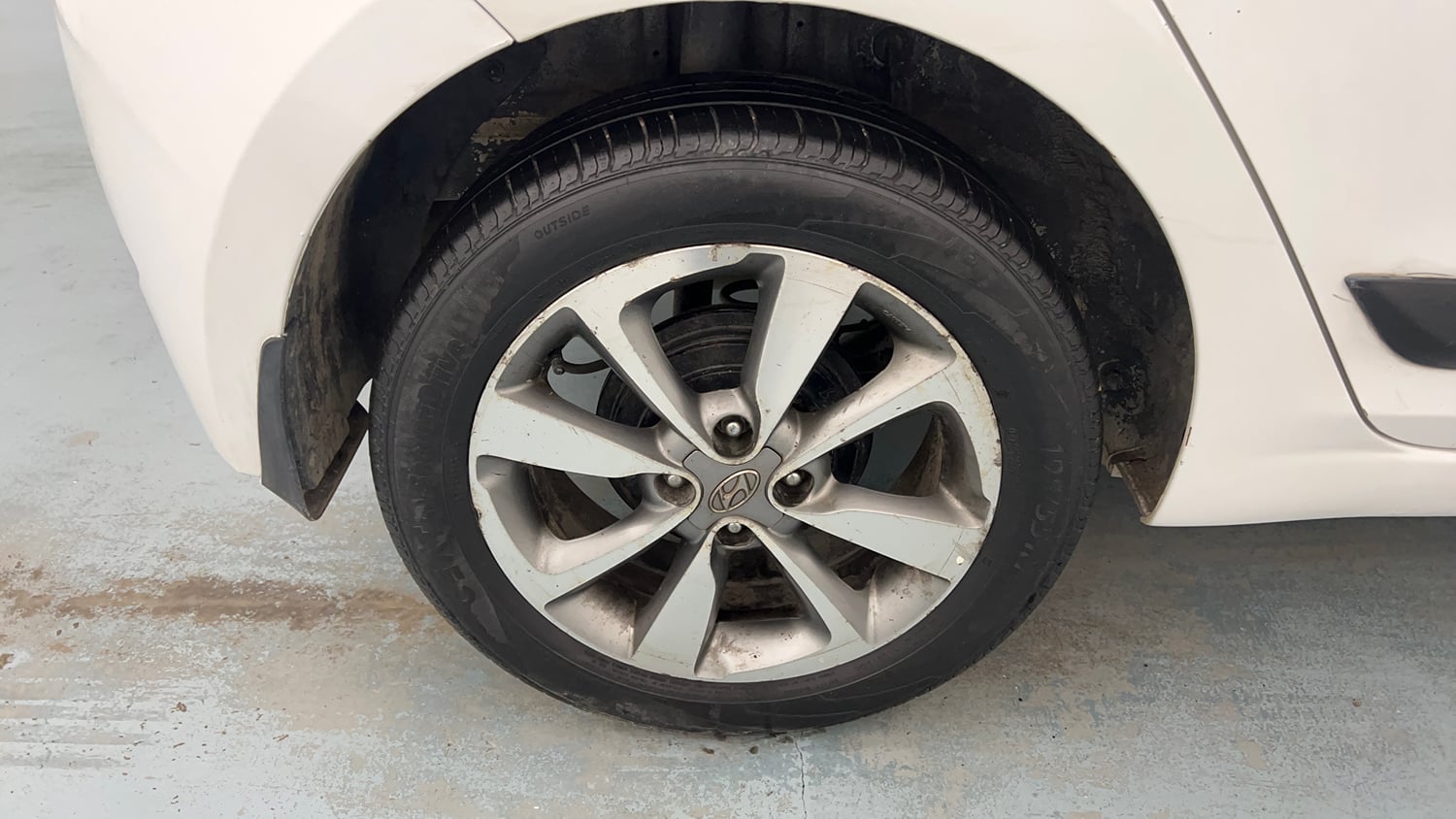 Used 2017 Hyundai Elite i20 Asta 1.4 CRDI (O) Diesel Manual tyres RIGHT REAR TYRE RIM VIEW