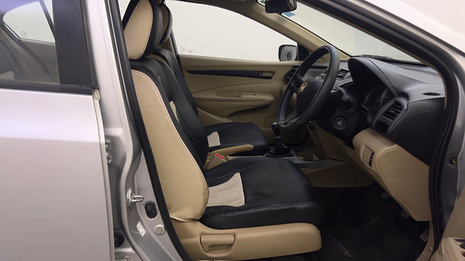 Used 2012 Honda City 1.5 E MT Petrol Manual interior RIGHT SIDE FRONT DOOR CABIN VIEW