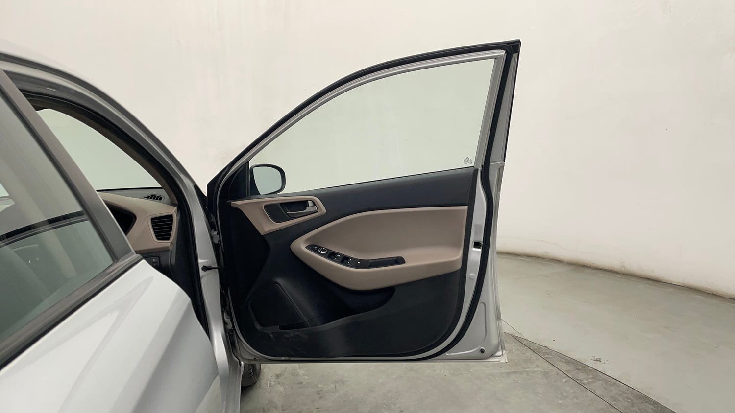 Used 2016 Hyundai Elite i20 Sportz 1.4 CRDI Diesel Manual interior RIGHT FRONT DOOR OPEN VIEW