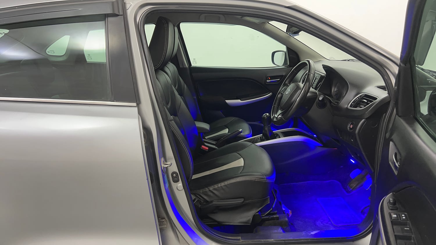 Used 2015 Maruti Suzuki Baleno Zeta 1.2 Petrol Manual interior RIGHT SIDE FRONT DOOR CABIN VIEW