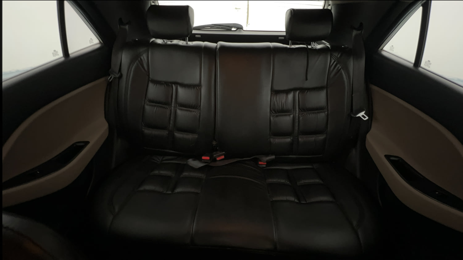 Used 2017 Hyundai Elite i20 Asta 1.4 CRDI (O) Diesel Manual interior REAR SEAT CONDITION VIEW