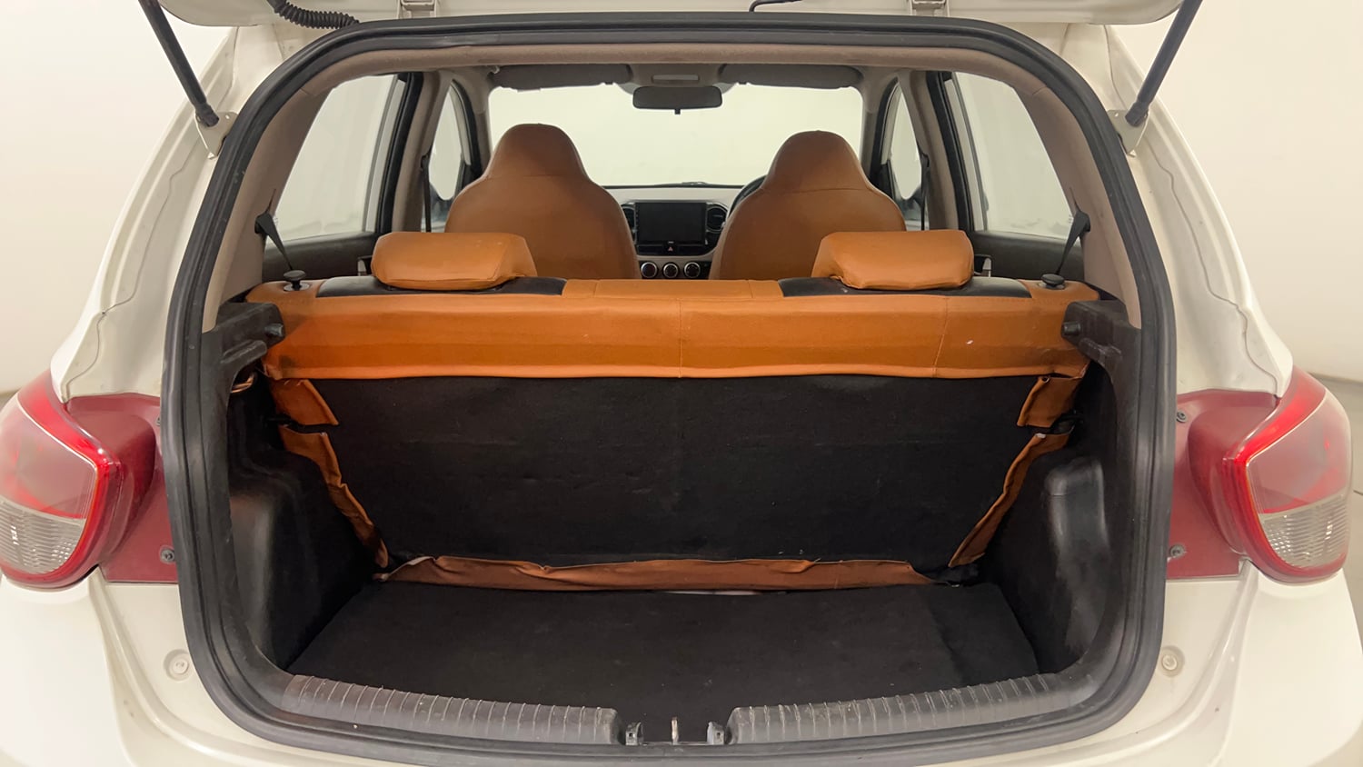 Used 2015 Hyundai Grand i10 Asta AT 1.2 Kappa VTVT Petrol Automatic interior DICKY INSIDE VIEW