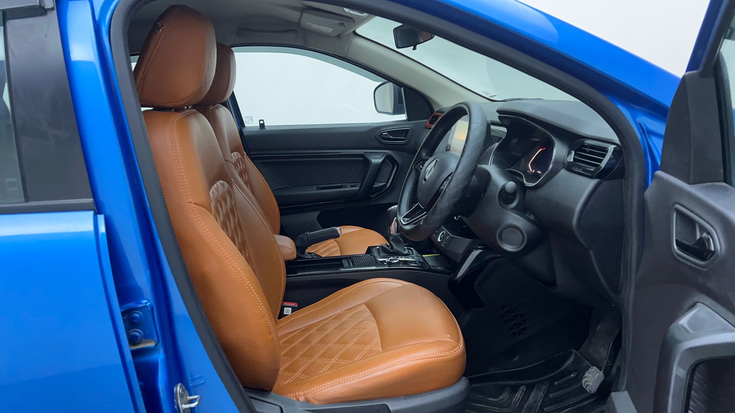 Used 2022 Renault Kiger RXZ Turbo CVT Petrol Automatic interior RIGHT SIDE FRONT DOOR CABIN VIEW