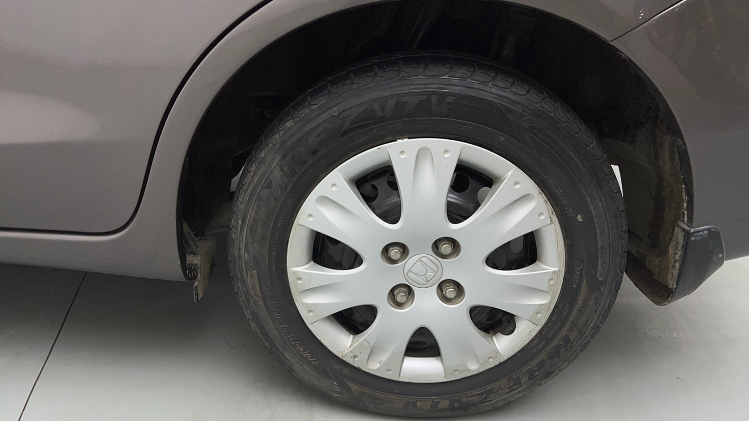 Used 2016 Honda Amaze 1.2 S i-VTEC Petrol Manual tyres LEFT REAR TYRE RIM VIEW