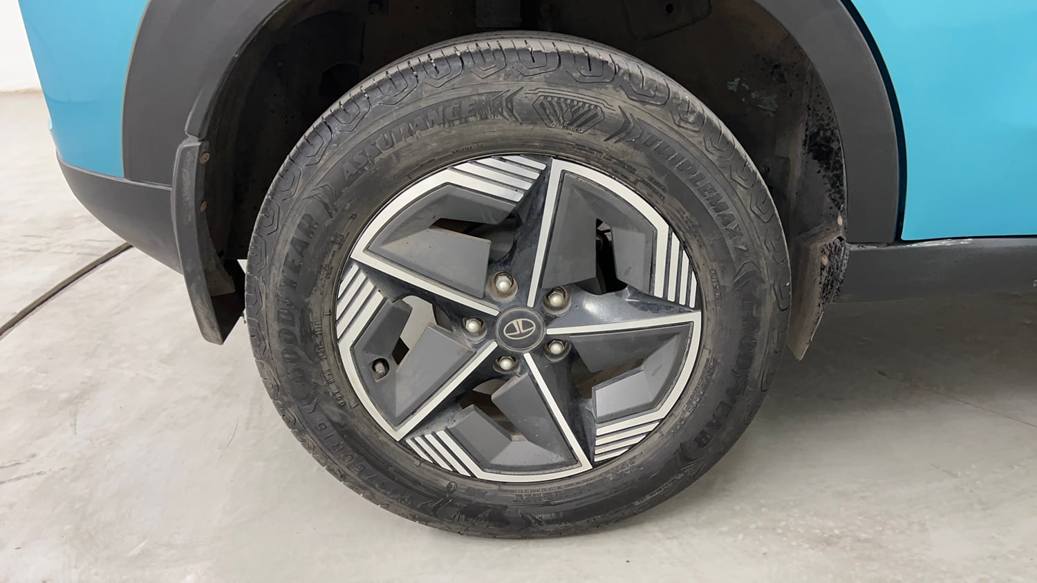 Used 2024 Tata Nexon Creative 1.2 Revotron Petrol 6AMT DT Petrol Automatic tyres RIGHT REAR TYRE RIM VIEW