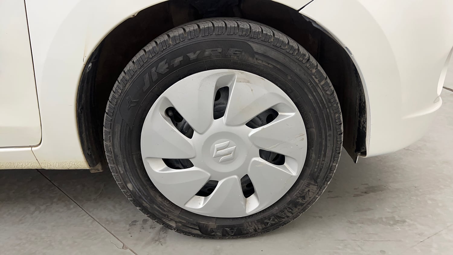 Used 2016 Maruti Suzuki Celerio ZXi AMT Petrol Automatic tyres RIGHT FRONT TYRE RIM VIEW