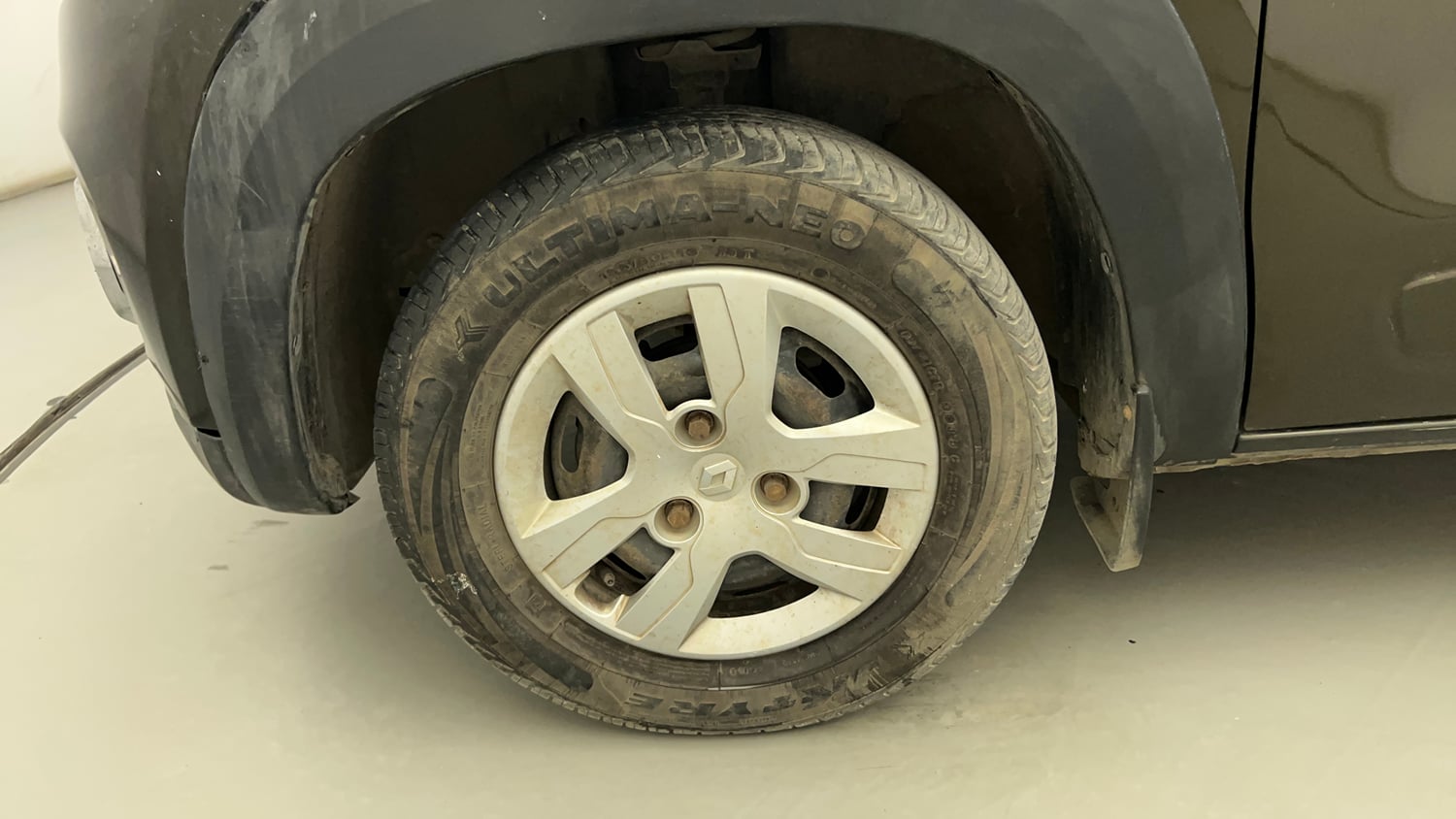 Used 2019 Renault Kwid RXT (O) 1.0 SCE Edition Petrol Manual tyres LEFT FRONT TYRE RIM VIEW