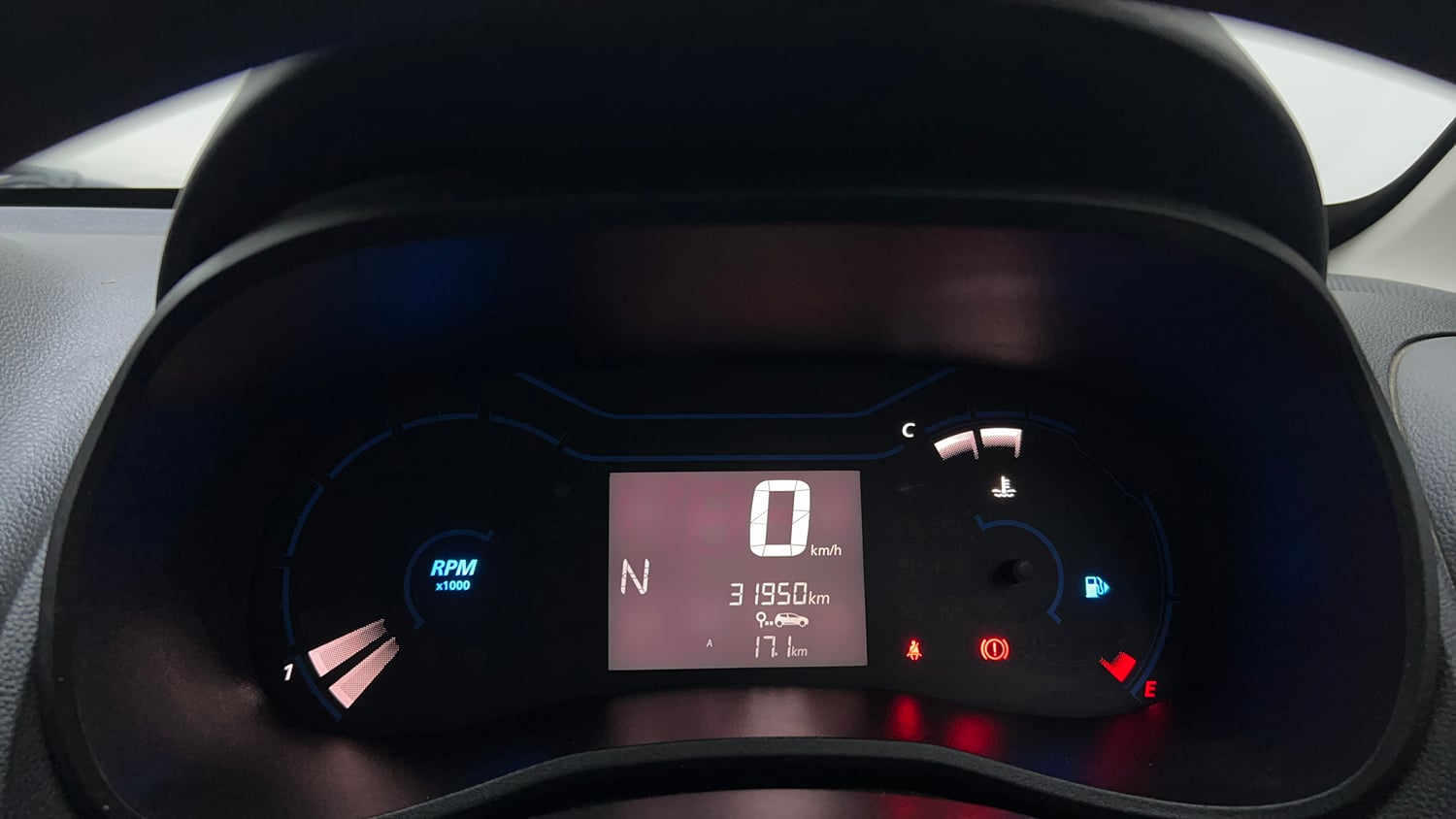 Used 2022 Renault Kwid RXT 1.0 AMT Petrol Automatic interior CLUSTERMETER VIEW