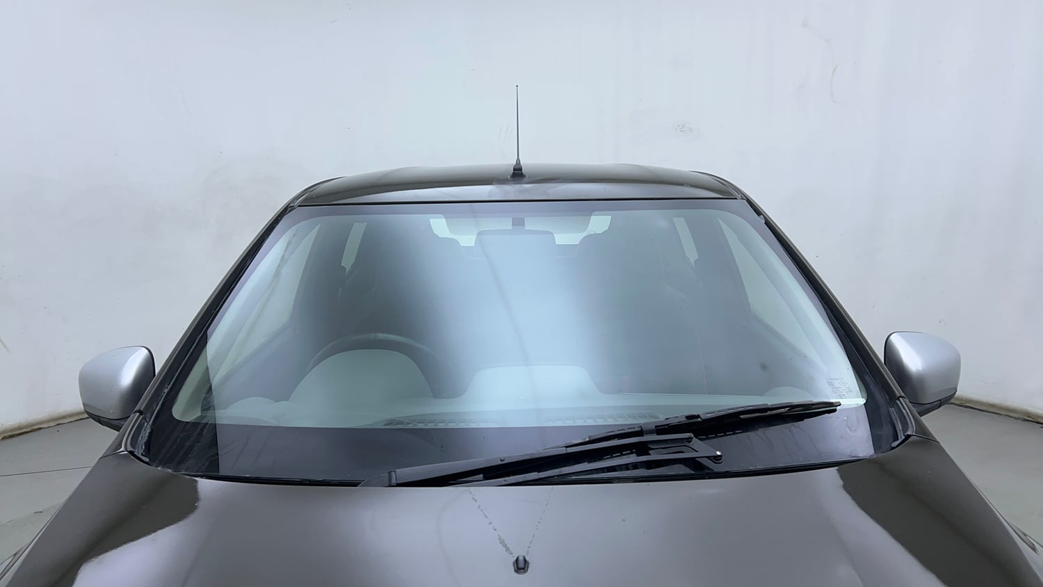 Used 2018 Renault Kwid 1.0 RXT AMT Opt Petrol Automatic exterior FRONT WINDSHIELD VIEW