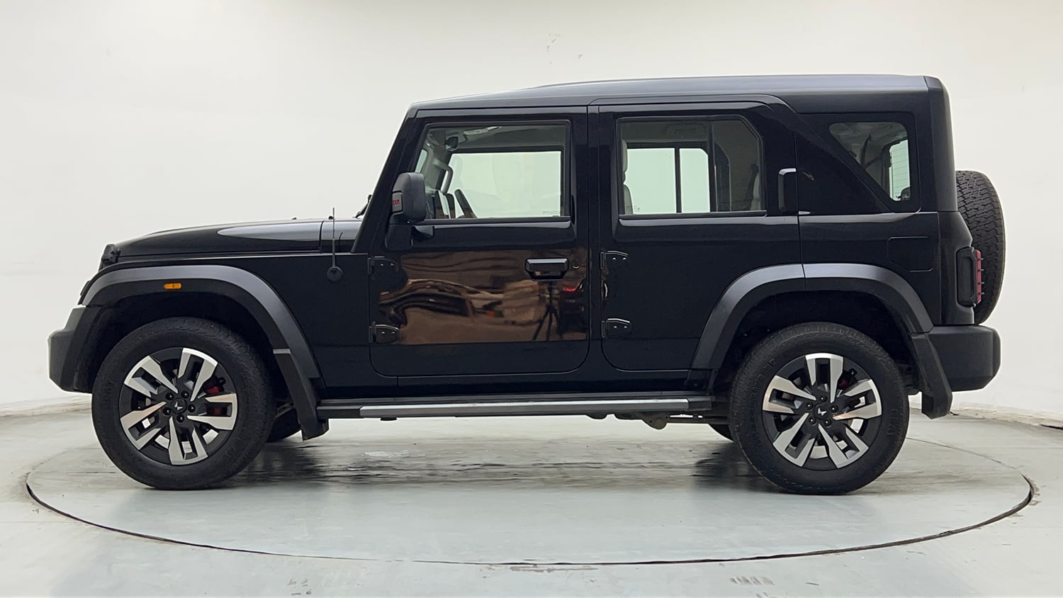 Used 2025 Mahindra Thar Roxx AX7 L Diesel AT 2WD Diesel Automatic exterior LEFT SIDE VIEW
