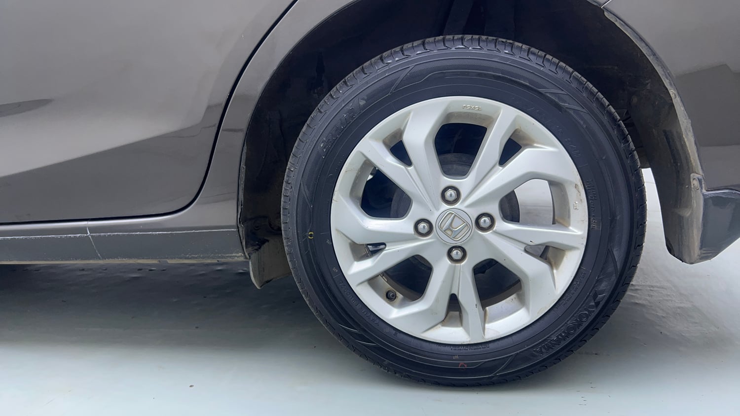 Used 2020 Honda Amaze 1.2 VX MT Petrol Petrol Manual tyres LEFT REAR TYRE RIM VIEW