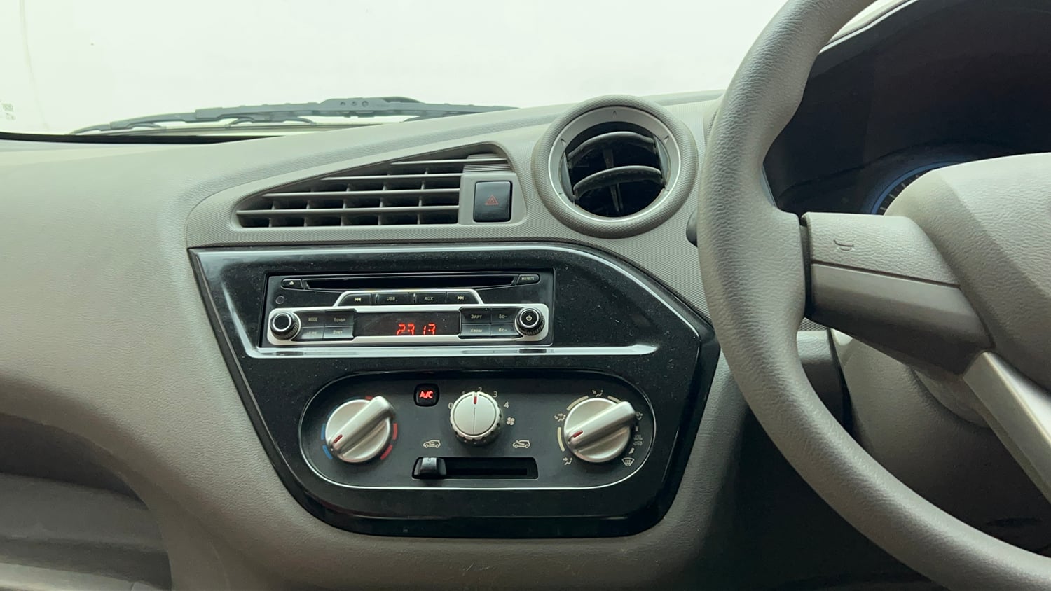 Used 2016 Datsun Redi-GO T (O) Petrol Manual top_features Integrated (in-dash) music system