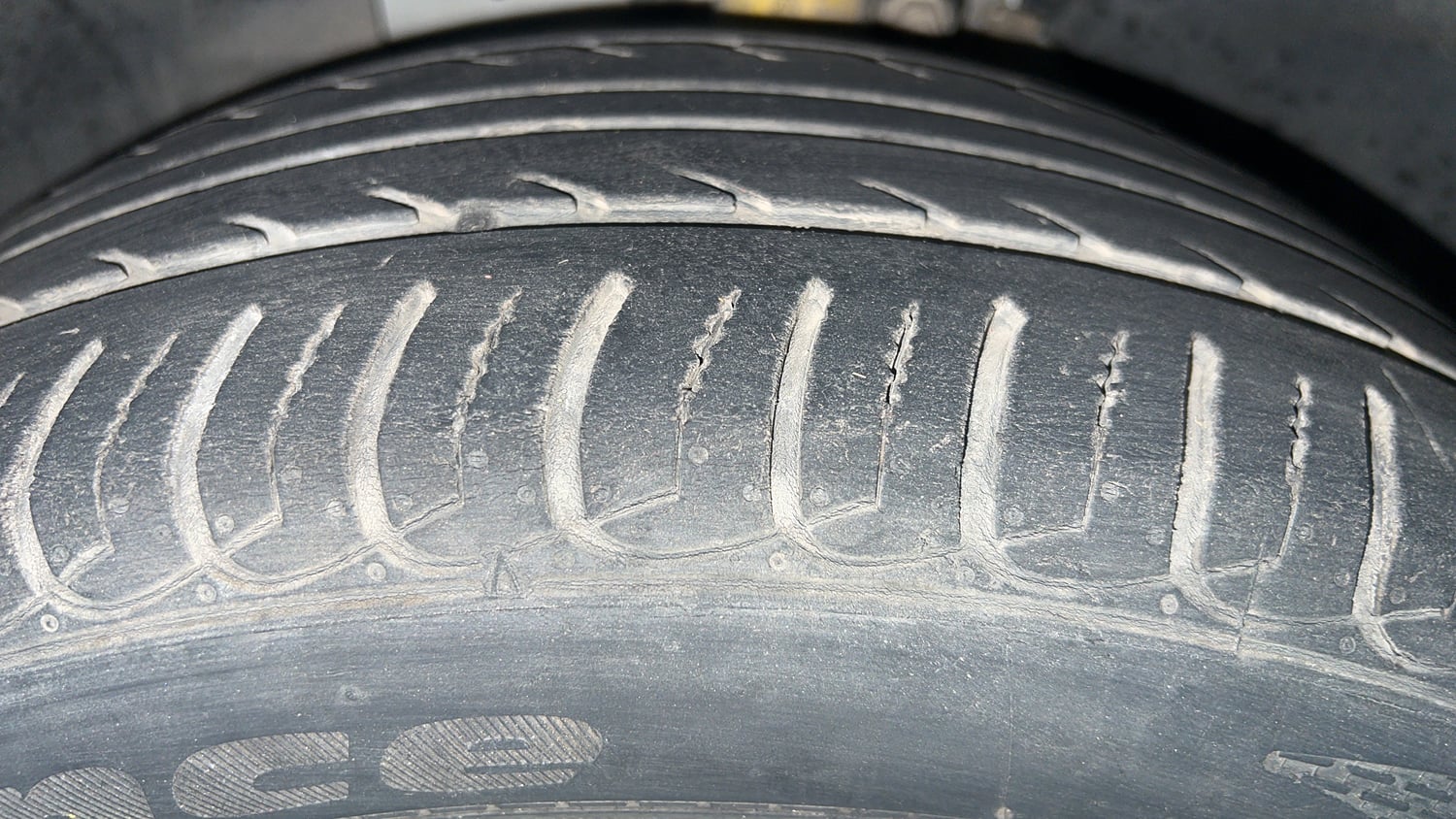 Used 2021 Ford EcoSport Trend 1.5L Ti-VCT Petrol Manual tyres LEFT FRONT TYRE TREAD VIEW