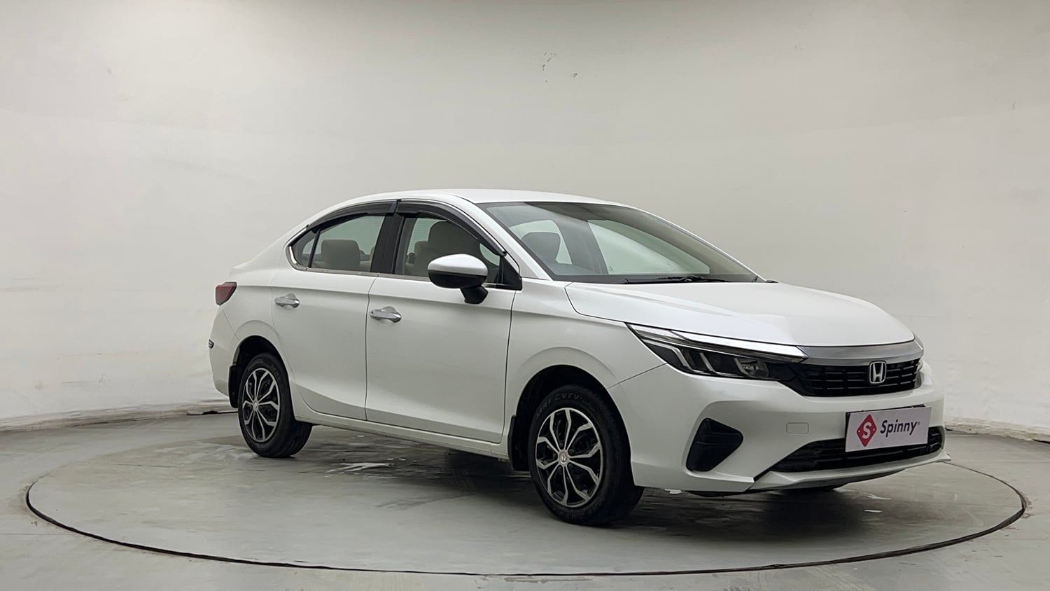 Used 2024 Honda City SV Petrol MT Petrol Manual exterior RIGHT FRONT CORNER VIEW