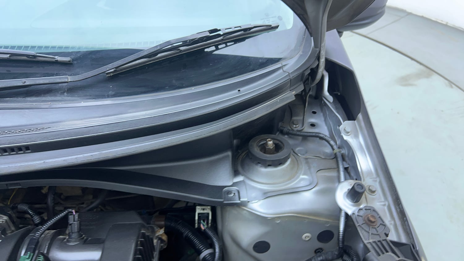 Used 2017 Honda BR-V VX Petrol Petrol Manual engine ENGINE LEFT SIDE HINGE & APRON VIEW