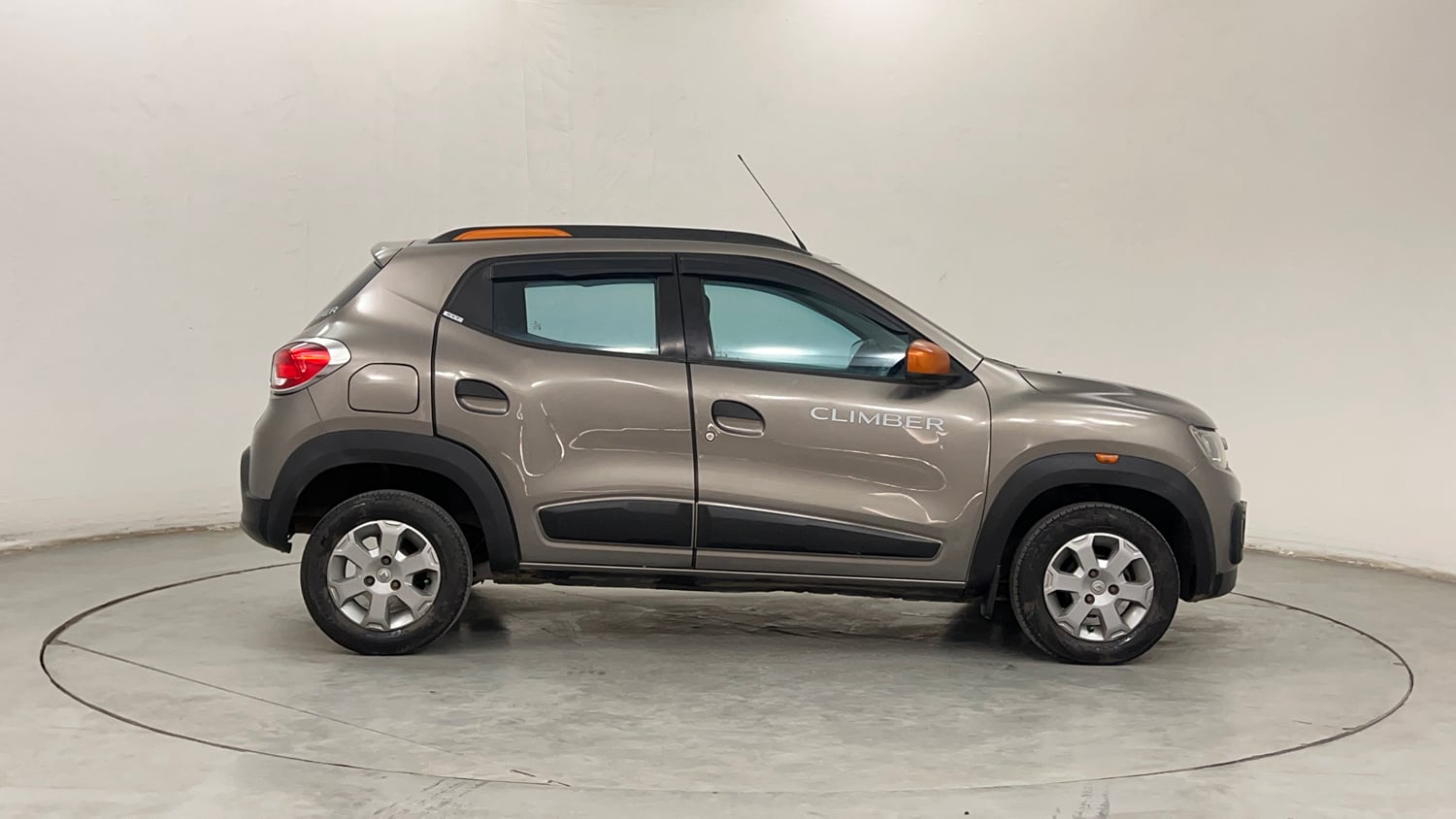Used 2017 Renault Kwid CLIMBER 1.0 Petrol Manual exterior RIGHT SIDE VIEW