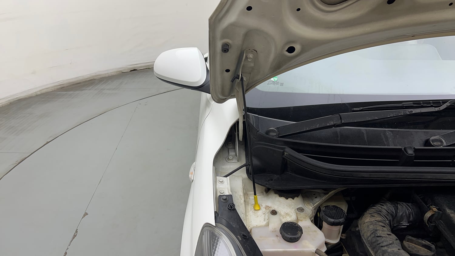 Used 2022 Hyundai Aura S 1.2 CNG Cng Manual engine ENGINE RIGHT SIDE HINGE & APRON VIEW