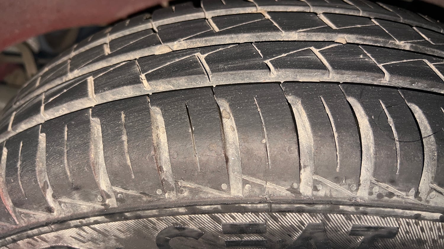 Used 2022 Renault Kwid RXT 1.0 AMT Petrol Automatic tyres LEFT REAR TYRE TREAD VIEW