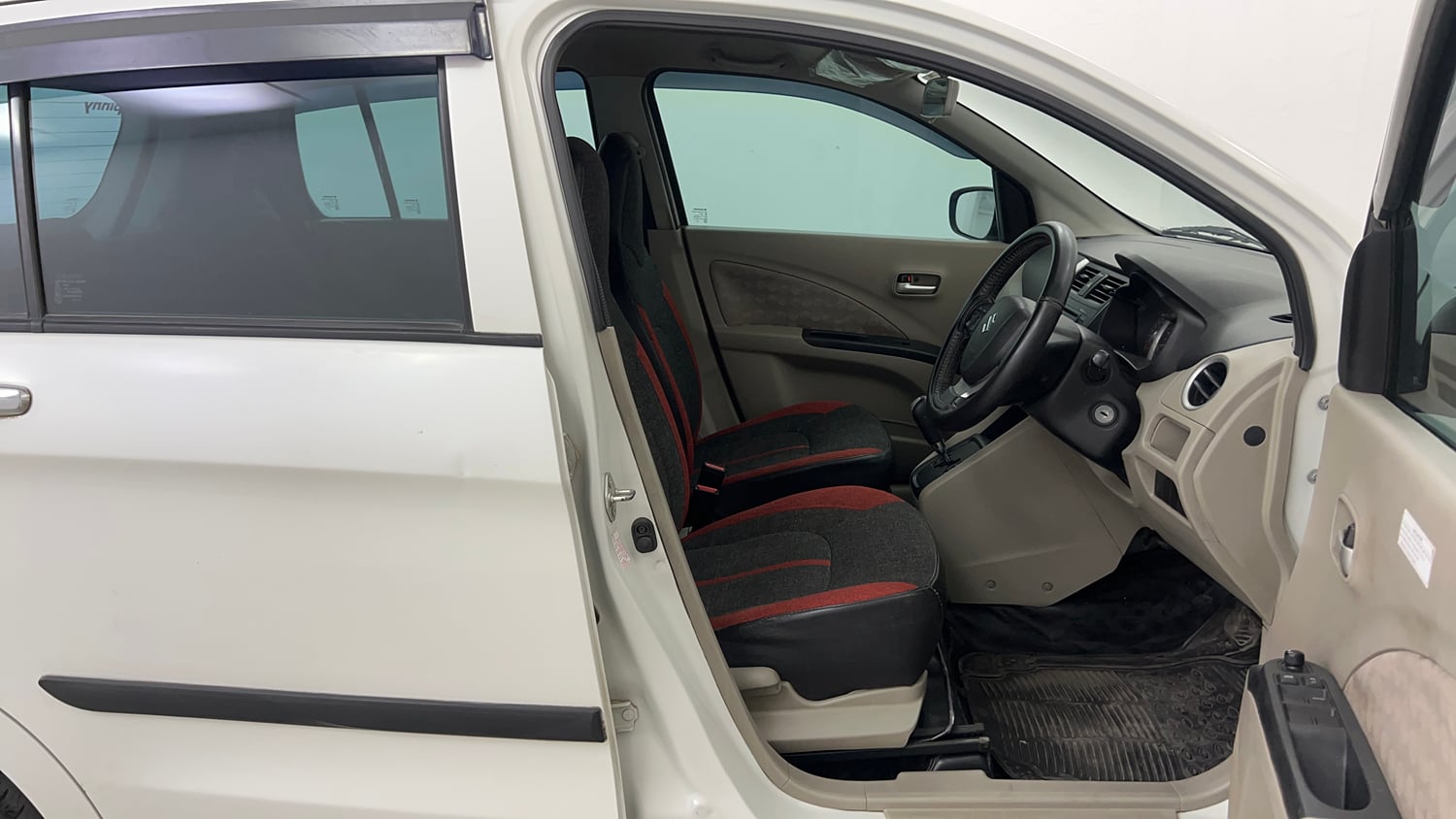 Used 2016 Maruti Suzuki Celerio ZXi AMT Petrol Automatic interior RIGHT SIDE FRONT DOOR CABIN VIEW