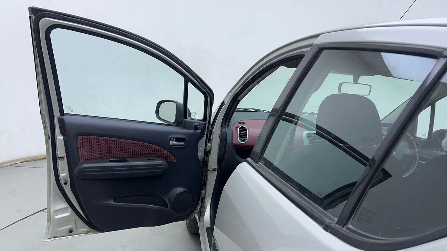 Used 2014 Maruti Suzuki Ritz Vxi BS-IV Petrol Manual interior LEFT FRONT DOOR OPEN VIEW
