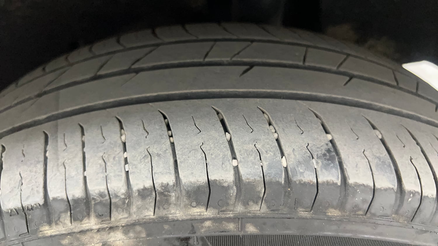 Used 2017 Maruti Suzuki Baleno Delta 1.2 Petrol Manual tyres LEFT REAR TYRE TREAD VIEW