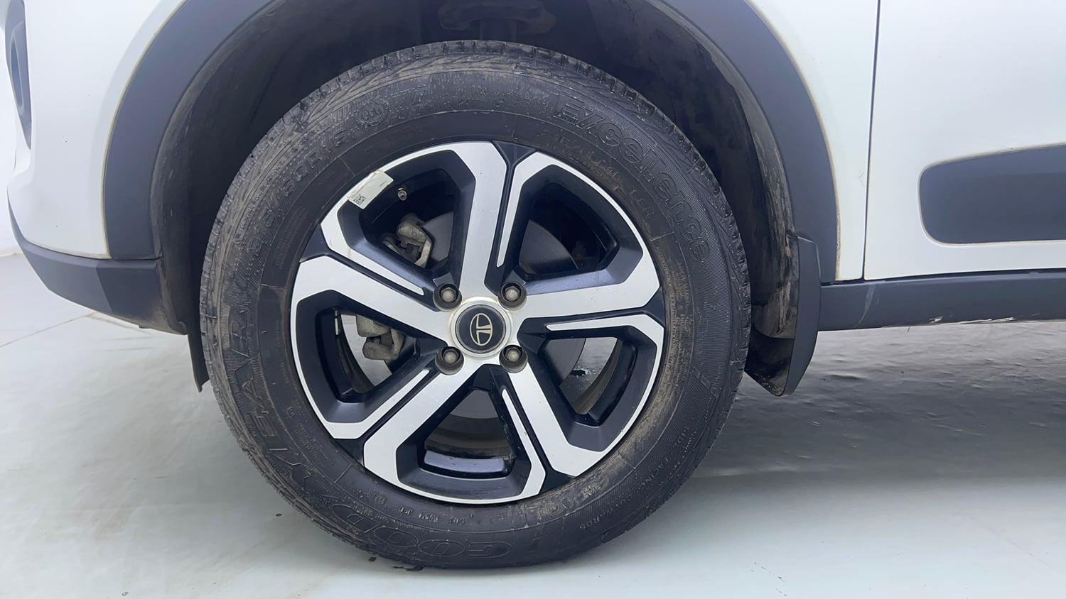 Used 2023 Tata Nexon XZA Plus (S) Petrol Automatic tyres LEFT FRONT TYRE RIM VIEW