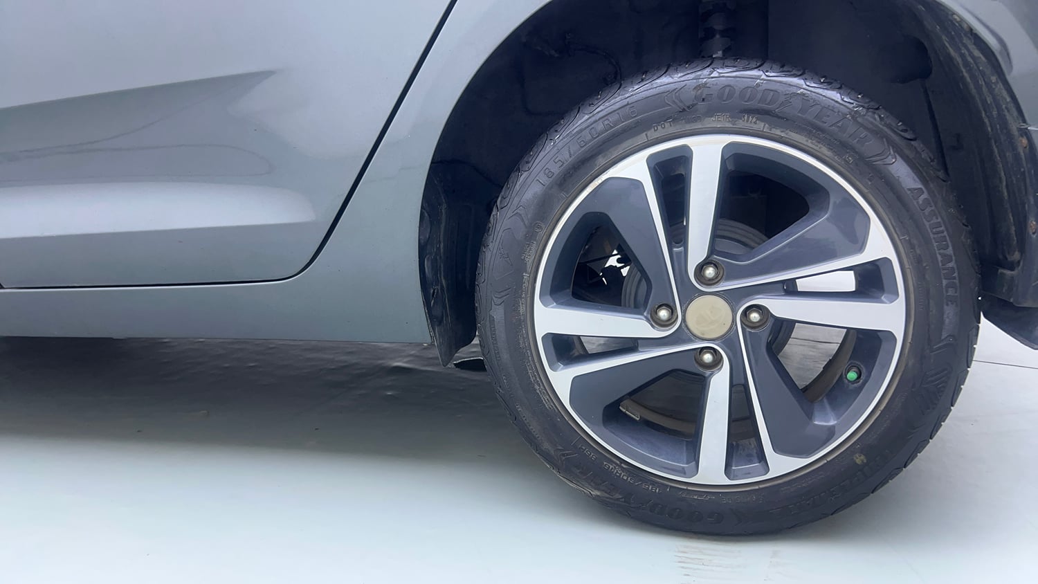 Used 2023 Tata Altroz XZA Plus Petrol Petrol Automatic tyres LEFT REAR TYRE RIM VIEW
