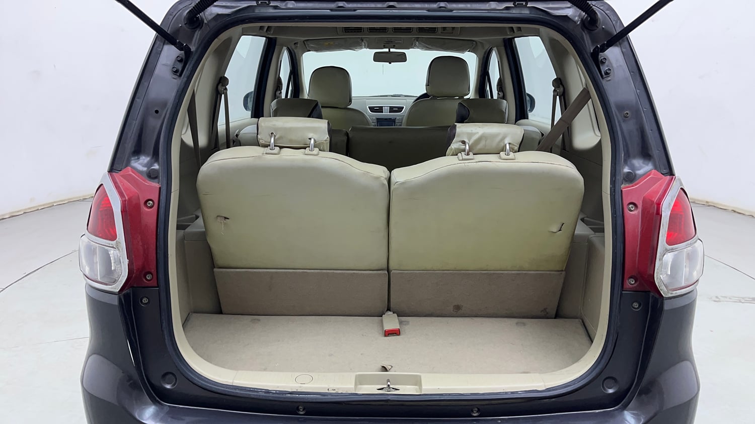 Used 2018 Maruti Suzuki Ertiga ZXI Petrol Manual interior DICKY INSIDE VIEW