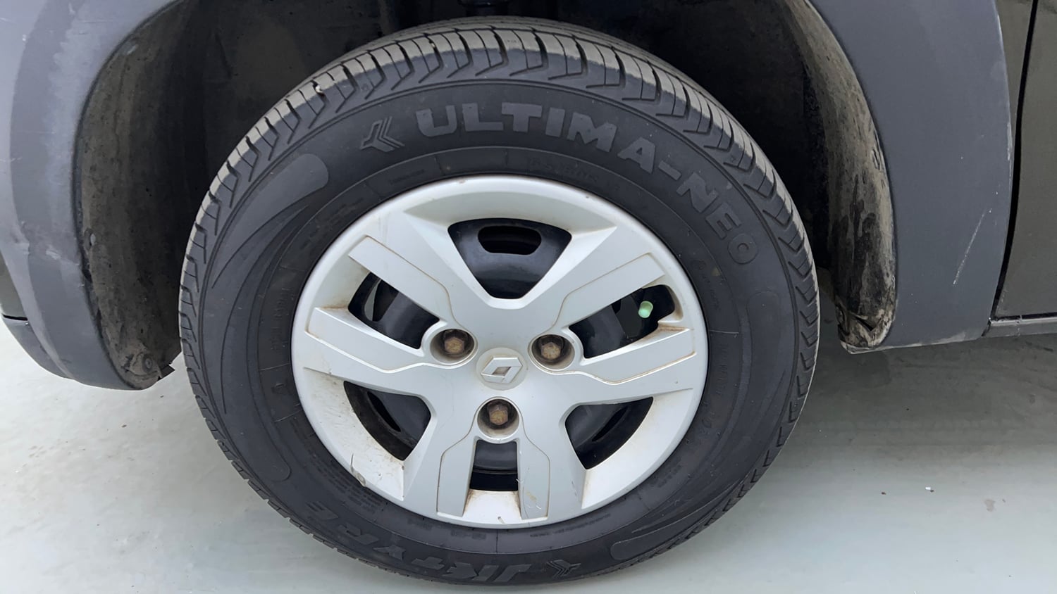 Used 2018 Renault Kwid 1.0 RXT AMT Opt Petrol Automatic tyres LEFT FRONT TYRE RIM VIEW