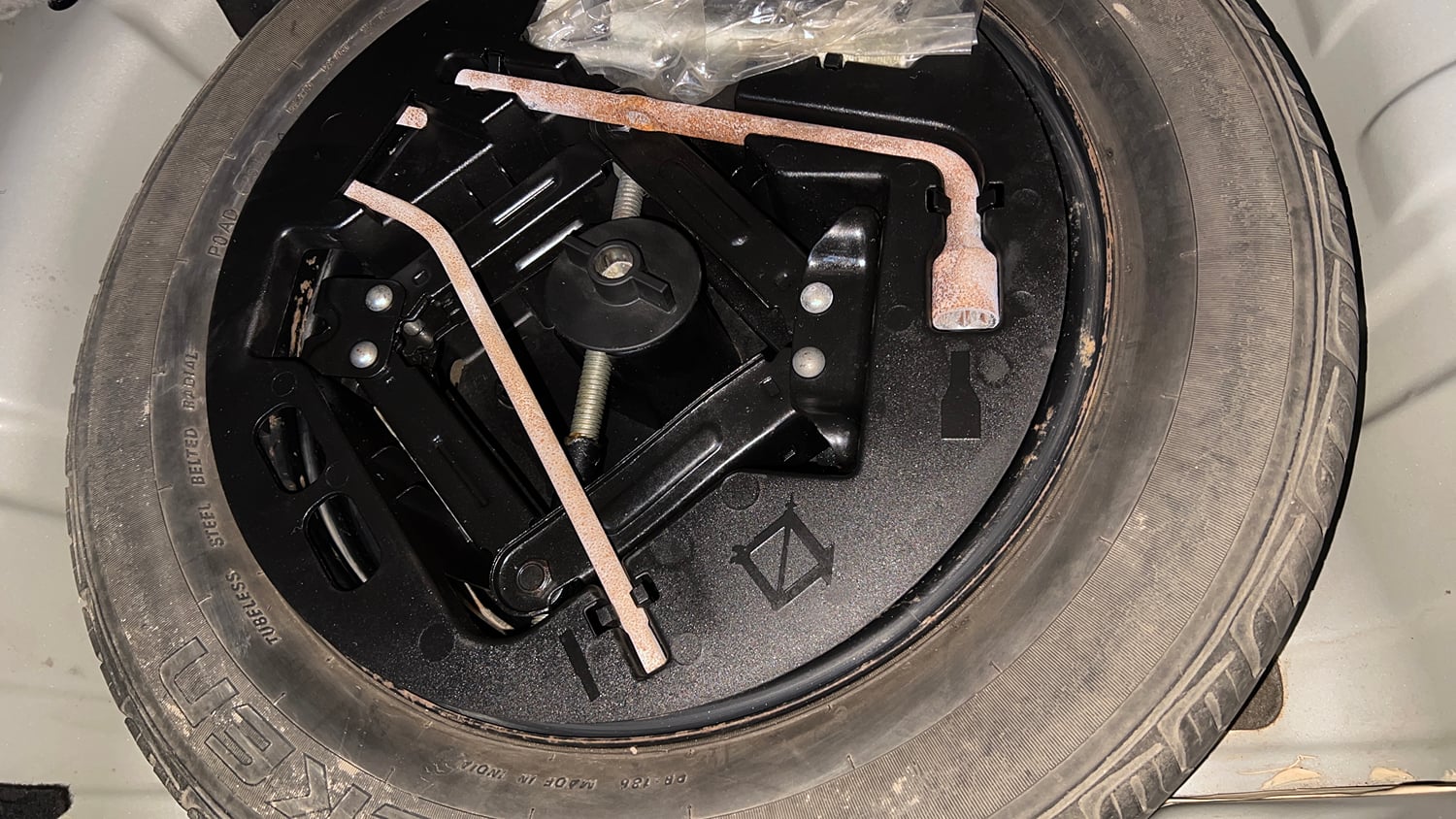 Used 2018 Mahindra KUV100 NXT K6 Plus 6 STR Petrol Manual tyres SPARE TYRE VIEW