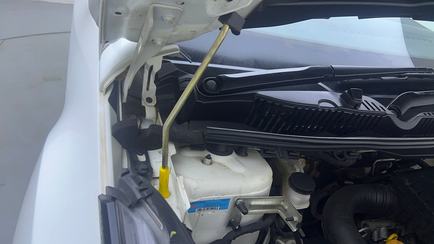 Used 2023 Tata Nexon XZA Plus (S) Petrol Automatic engine ENGINE RIGHT SIDE HINGE & APRON VIEW