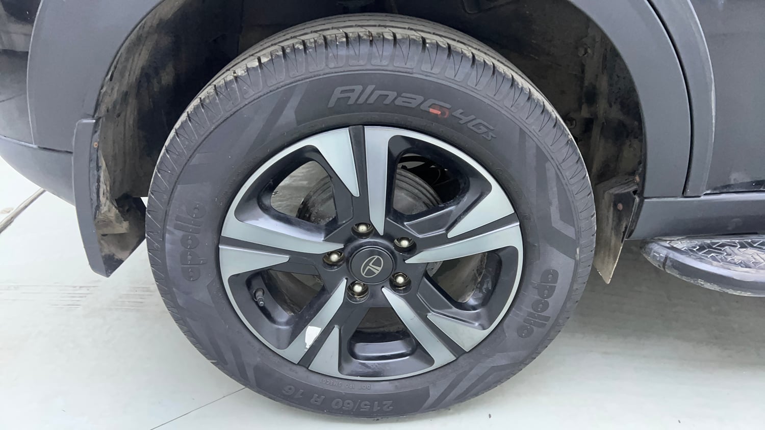 Used 2024 Tata Nexon Fearless Plus (S) 1.5 Diesel 6MT Dark Edition Diesel Manual tyres RIGHT REAR TYRE RIM VIEW