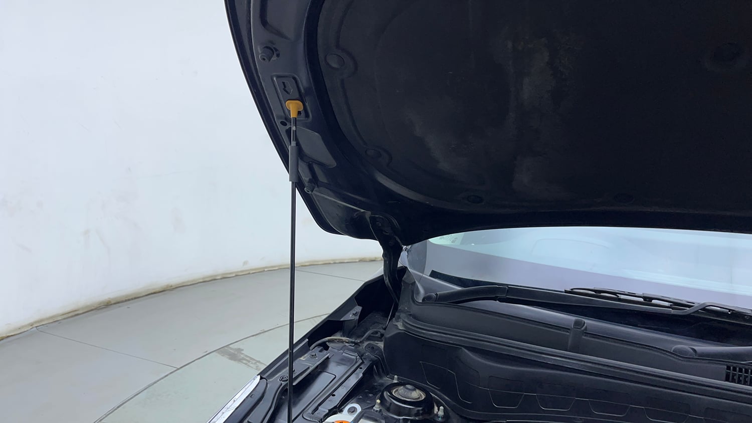 Used 2019 kia Seltos GTX DCT 1.4 Petrol Automatic engine ENGINE RIGHT SIDE HINGE & APRON VIEW