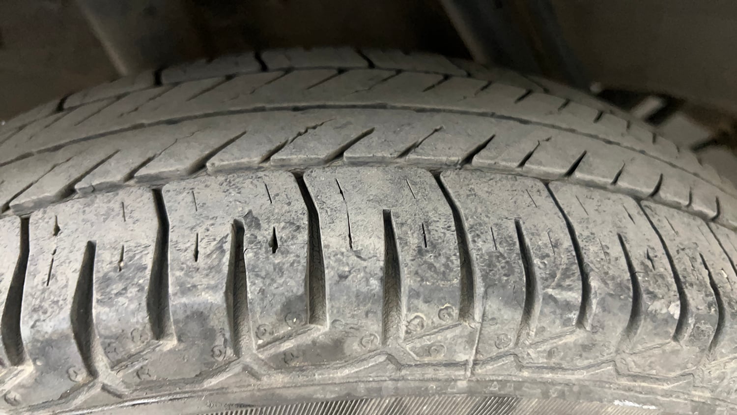 Used 2017 Renault Kwid CLIMBER 1.0 Petrol Manual tyres RIGHT REAR TYRE TREAD VIEW